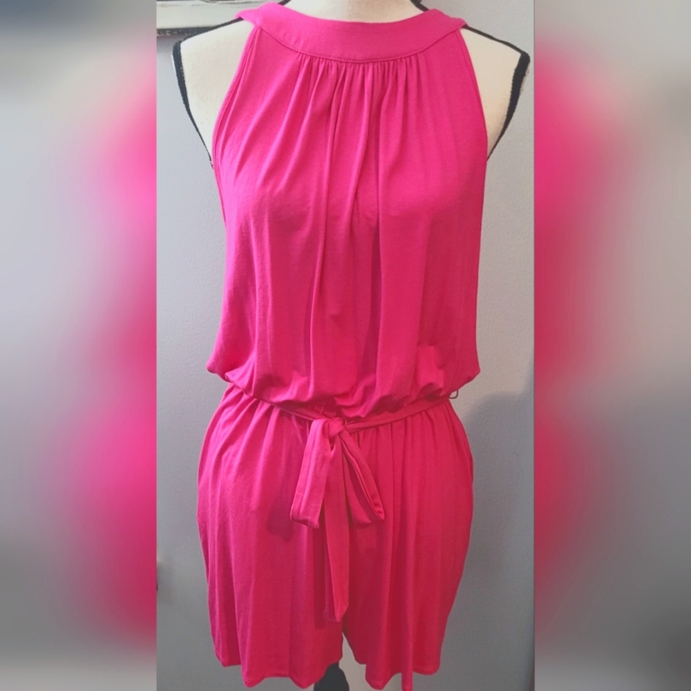 NWOT- Pink Sleeveless Romper w/ Waist Tie, Pockets & Large Keyhole Back. Sz Med